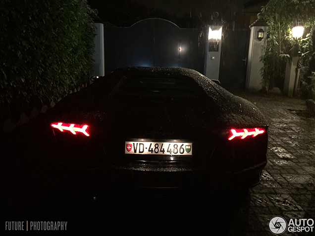 Lamborghini's zoeken de sneeuw op in Zwitserland 