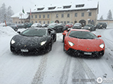 Lamborghini's zoeken de sneeuw op in Zwitserland 