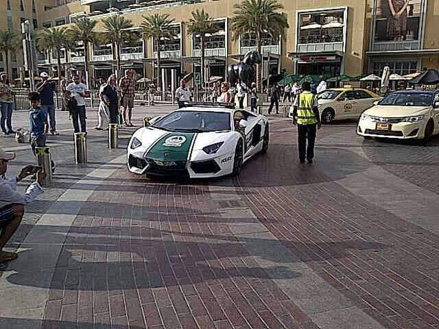 Politie in Dubai gaat stoer doen!
