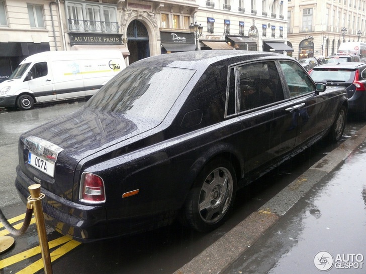 Special Rolls-Royce Phantom Jankel spotted in Paris