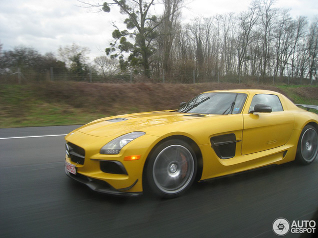 Combo of Mercedes-Benz SLS AMG Black Series spotted!