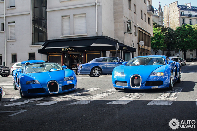 Parijs kleurt blauw van Bugatti Veyrons